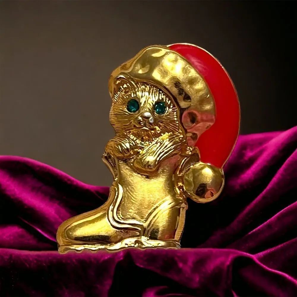 Avon Gold Tone Christmas Cat In Boot Pin
